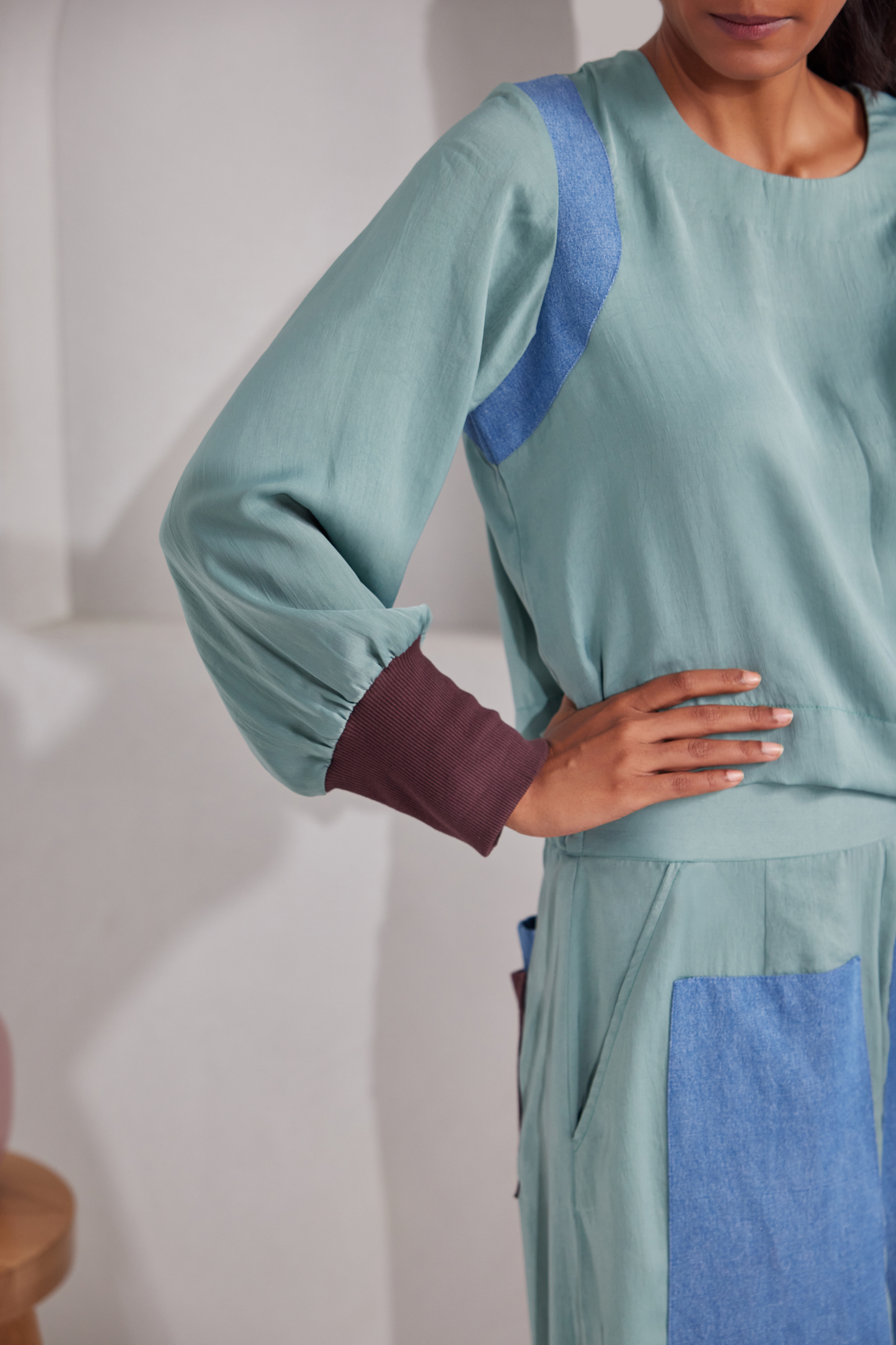 Full sleeves top with ribbed fabric detailing at the the wrists and flared pants with denim patches at the front and denim and ribbed pockets at the back.