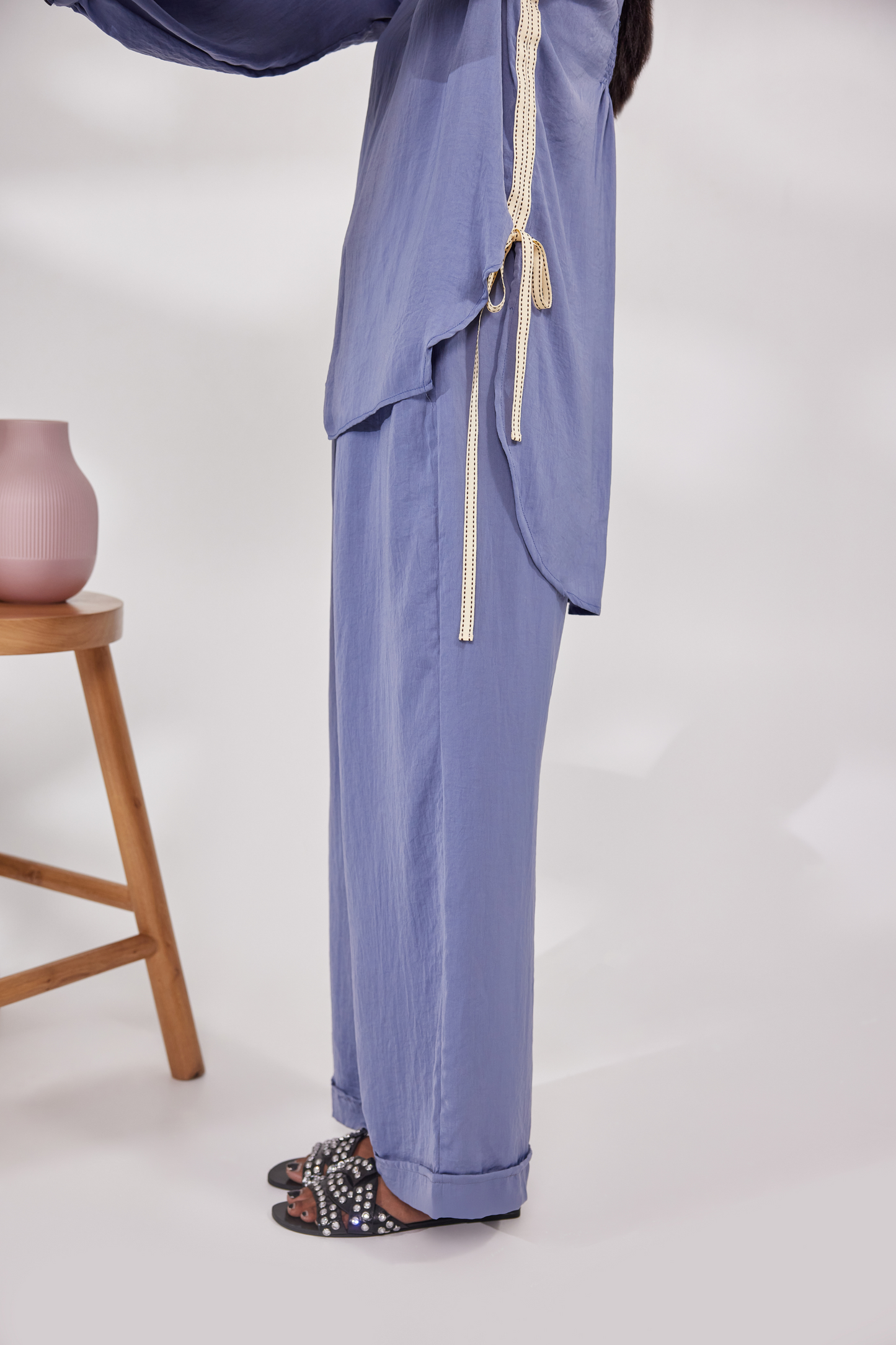 Full sleeves round neck tunic top with elastic on the biceps and back. Pocketed pants.