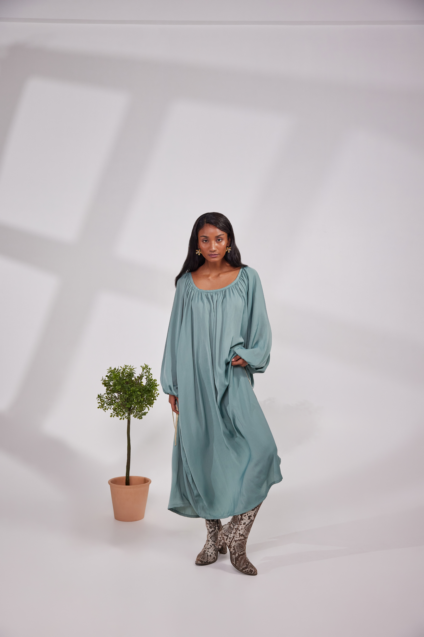 Sleevless maxi dress with full sleeves jacket and 2 pockets on the front