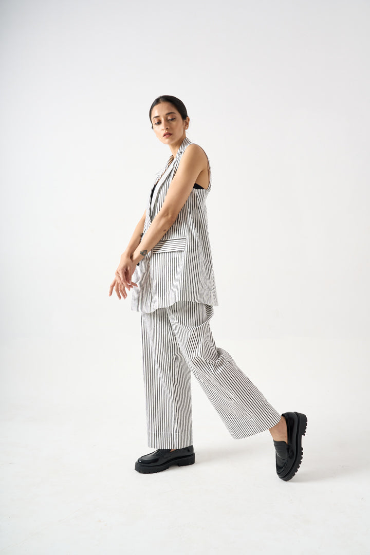 STRIPPED SLEEVELESS BLAZER WITH FRONT BUTTONS AND POCKET DETAILS WITH PANTS