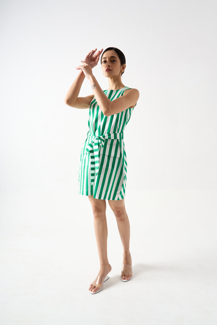 STRIPPED SHORT SLEEVELSS DRESS WITH TIE-UP BELT AND PATCH POCKET DETAILS AND BACK ZIP FASTENER