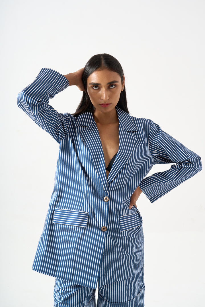 STRIPPED FULL SLEEVES BLAZER WITH FRONT BUTTON AND POCKET DETAILS WITH KNEE LENTGH SHORTS