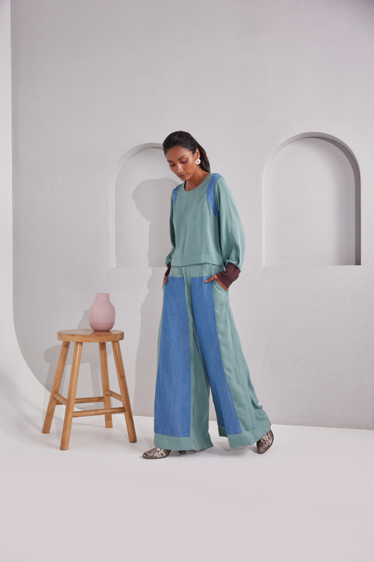 Full sleeves top with ribbed fabric detailing at the the wrists and flared pants with denim patches at the front and denim and ribbed pockets at the back.