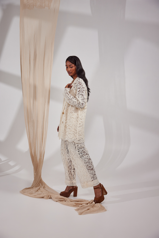 Netted sleeveless top and pants with full sleeves blazer