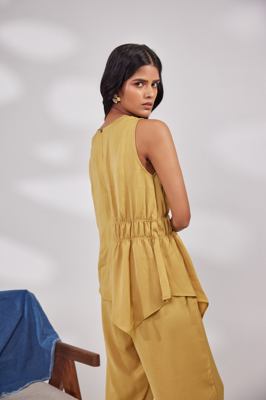 Sleevless top
