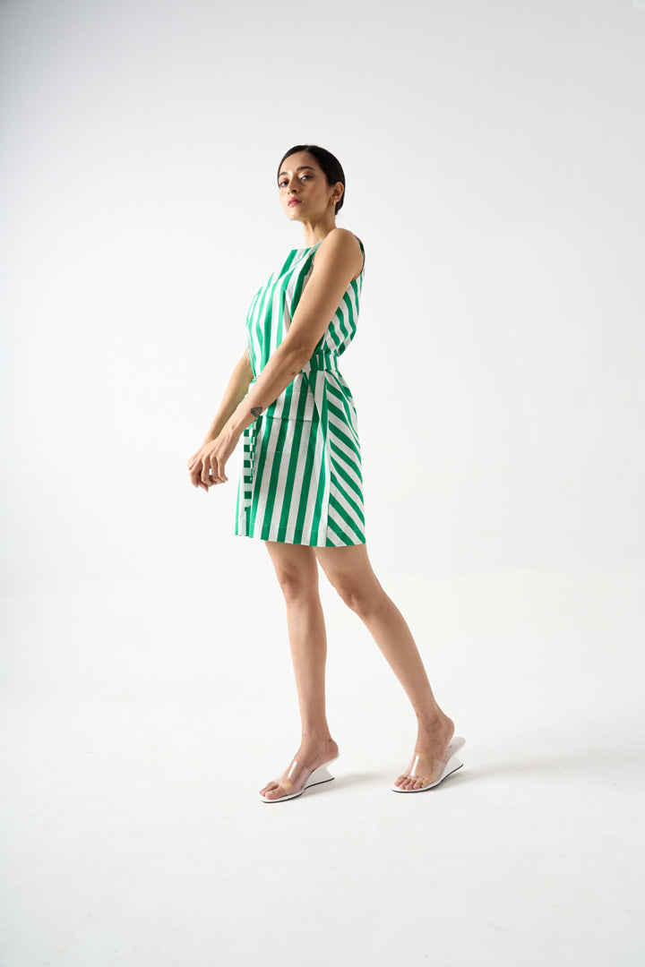STRIPPED SHORT SLEEVELSS DRESS WITH TIE-UP BELT AND PATCH POCKET DETAILS AND BACK ZIP FASTENER